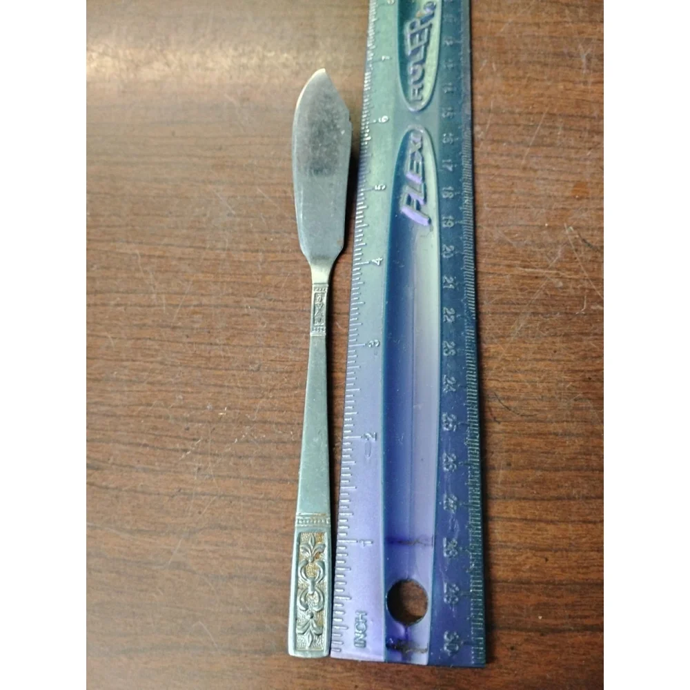 CUS3 Customcraft Custom Craft 1 Flat Master Butter Knife Fleur de Lis Scrolls